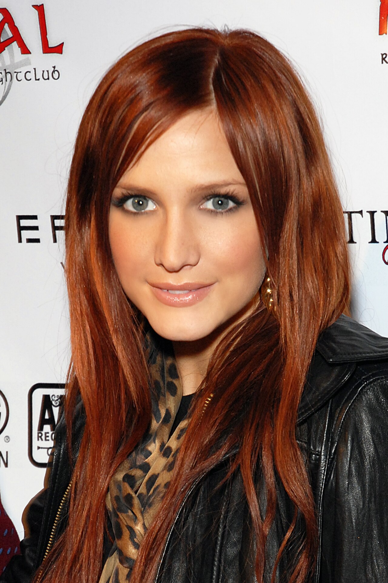 Ashlee Simpson, portrait via Wikimedia Commons (CC BY-SA 3.0)