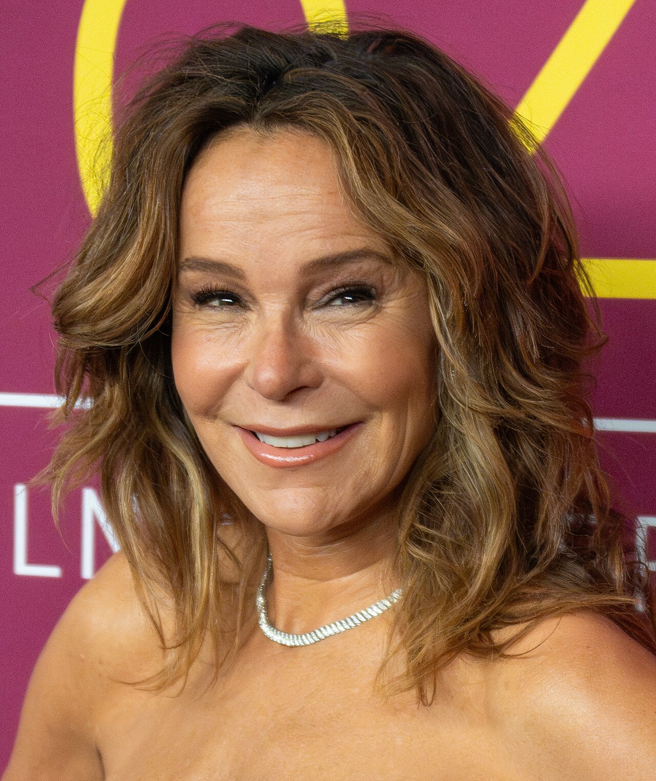 Jennifer Grey, portrait via Wikimedia Commons (CC BY-SA 4.0)